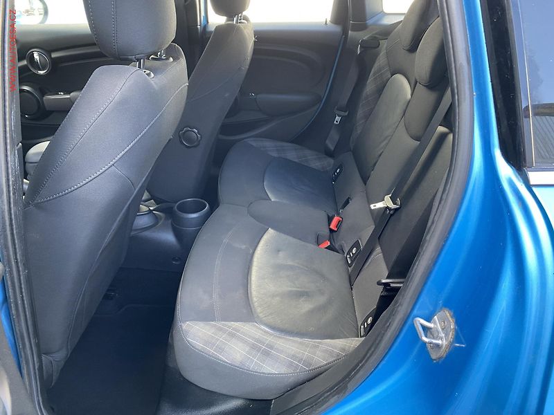 Mini Cooper (2015) 1.5i, LED, navi, panor - fotka 10 z 19