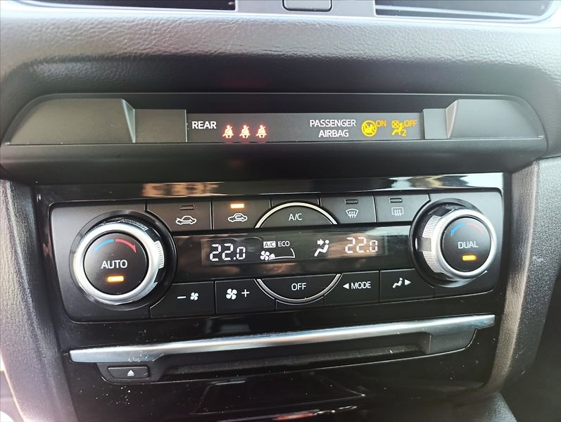 Mazda 6 2,2 D Aut.klima Navigace Tažné - fotka 18 z 41