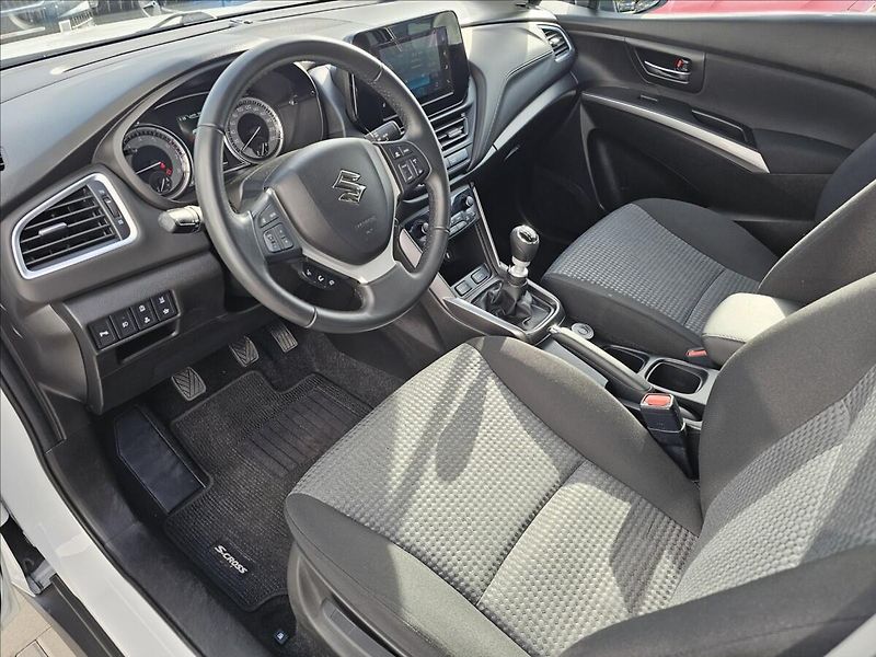 Suzuki SX4 S-Cross 1,4 T BoosterJet AllGrip 4x4 - fotka 11 z 45