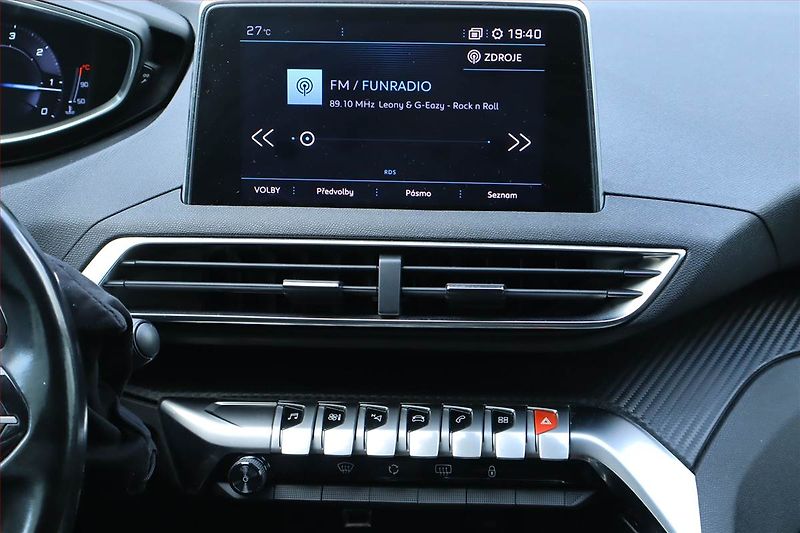 Peugeot 5008 (2018) 1.6 BlueHDi, Automat, 7 míst - fotka 12 z 27