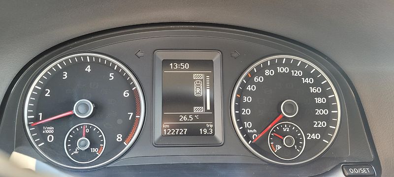Volkswagen Touran (2013) 1,2TSi 77kW benzín „Life“ - fotka 20 z 35