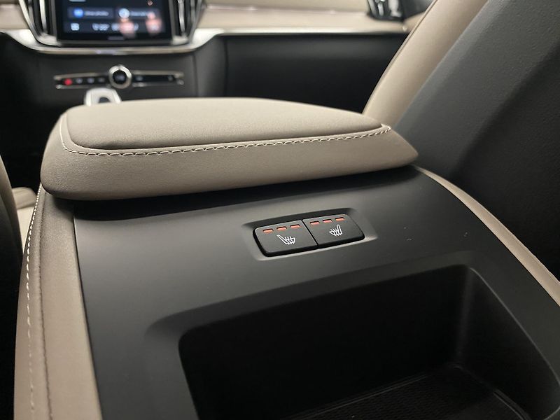 Volvo XC90 (2026) B5 AWD AUT BRIGHT PLUS 7míst - fotka 61 z 63