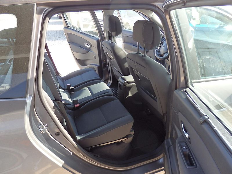 Renault Grand Scénic 1.6i 81 kW ZÁLOHOVÁNO - fotka 9 z 14