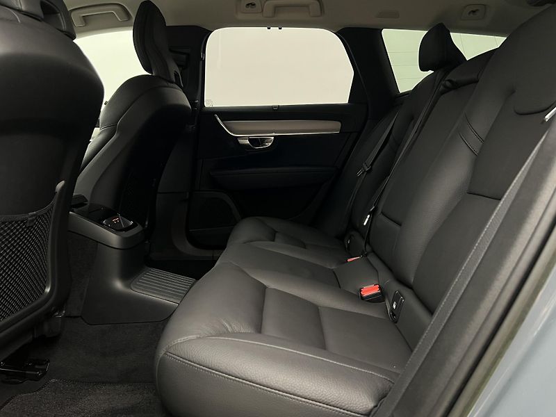 Volvo V90 T6 AWD RECHARGE DARK PLUS - fotka 6 z 46