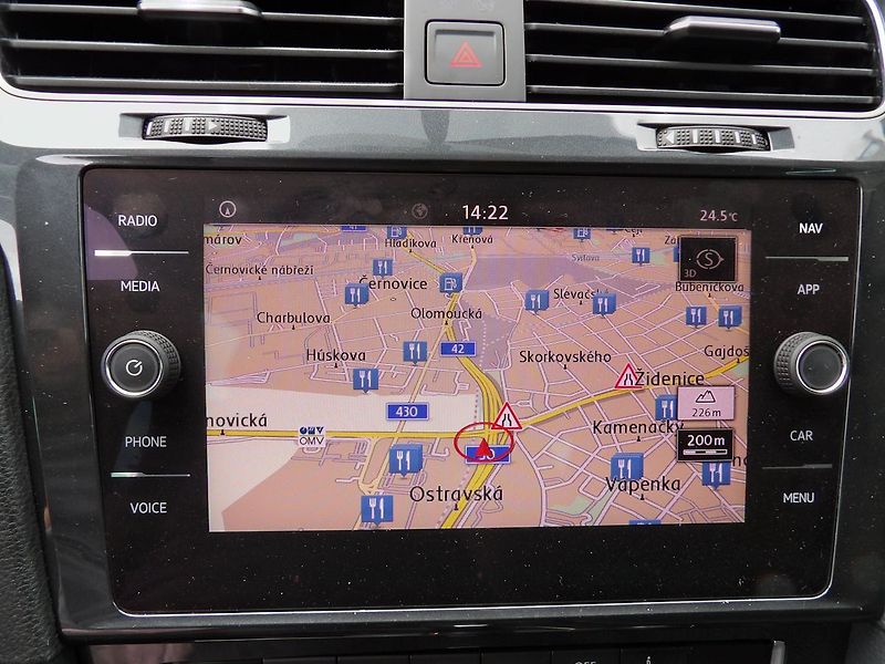 Volkswagen Golf 1.6TDI 85kW DSG Navi PDC - fotka 9 z 29