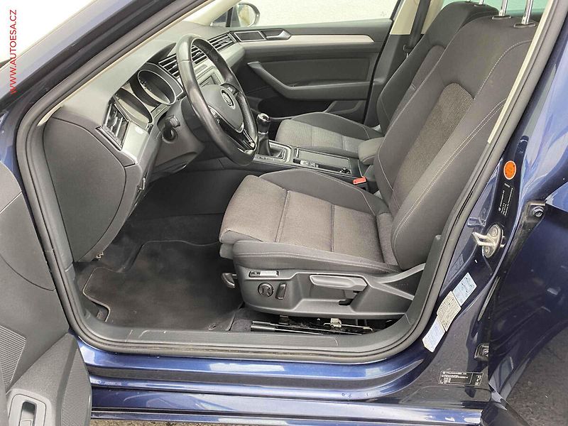 Volkswagen Passat (2015) 2.0 TDi, Comfortline, LED - fotka 9 z 18