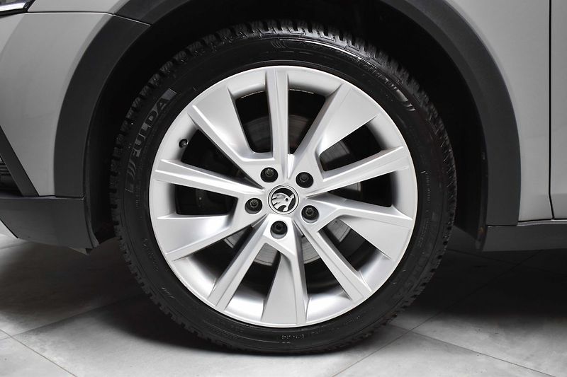 Škoda Octavia 2.0 TDI SCOUT REZERVACE - fotka 43 z 46