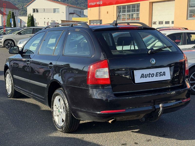 Škoda Octavia (2012) 1.6 TDi, AC, výhřev sed - fotka 6 z 18