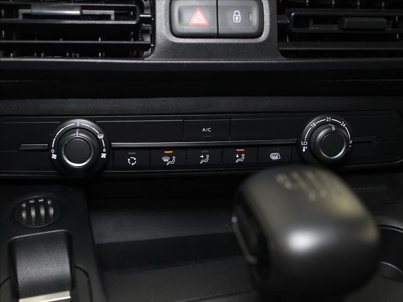 Toyota ProAce 1,5 D 75kW 102tkm. 1.maj.ČR - fotka 12 z 18