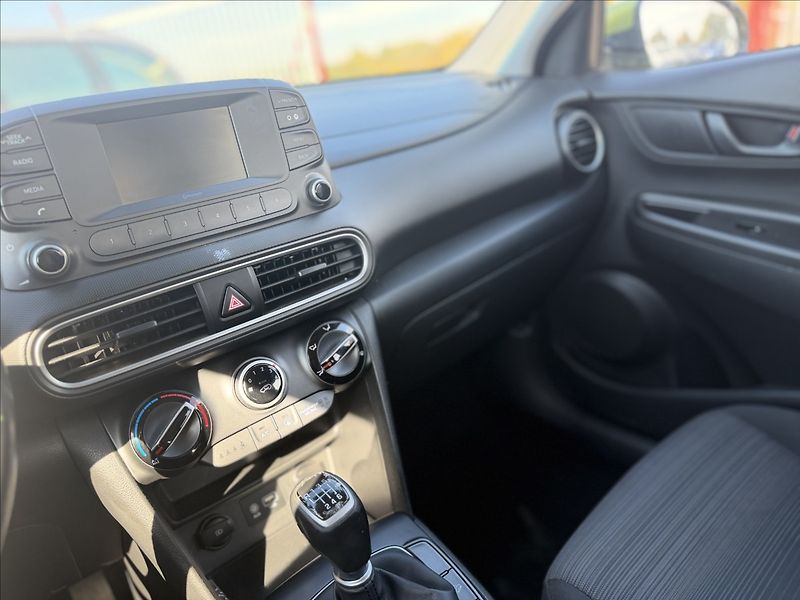 Hyundai Kona T-GDi 88kW SERVISKA - fotka 11 z 26
