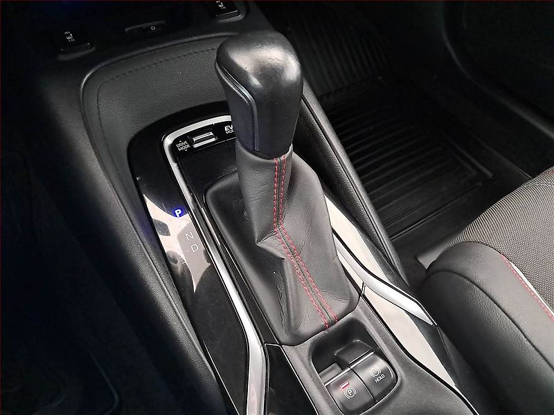 Toyota Corolla (2020) GR Sport 2.0 Hybrid - fotka 13 z 24