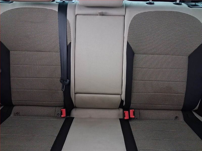 Škoda Rapid (2016) Spaceback 1.4 TSI, Automat - fotka 10 z 17