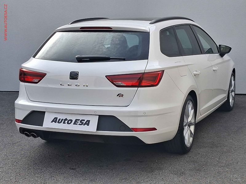 Seat Leon (2017) 1.8 TSi, FR, LED, +ALU, panor - fotka 4 z 18