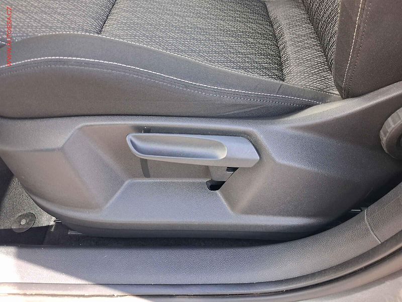 Škoda Karoq (2022) 2.0 TDi, Style, navi, kamera - fotka 14 z 20