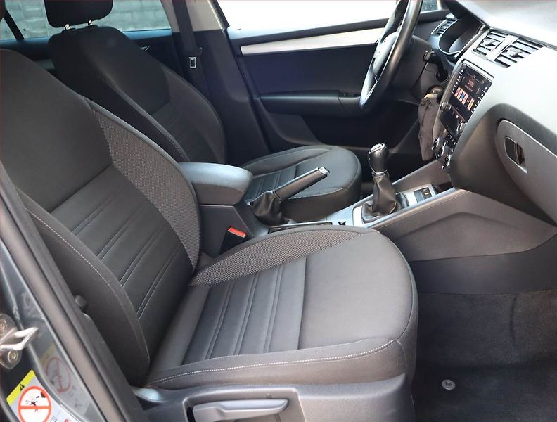 Škoda Octavia (2018) 1.0 TSI, Navi, Tempomat - fotka 9 z 23