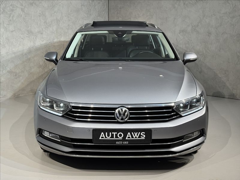 Volkswagen Passat 2,0 TDi  DSG Highline Virtual - fotka 2 z 49