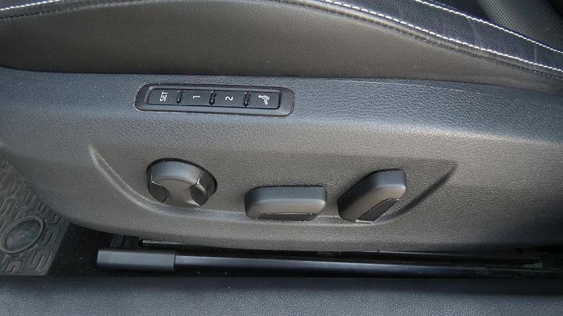 Škoda Superb 2.0 TDI DSG 4x4 Sportline 147k - fotka 24 z 29