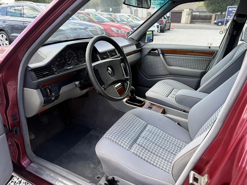 Mercedes-Benz 124 300 D 83kW ČR - fotka 9 z 17