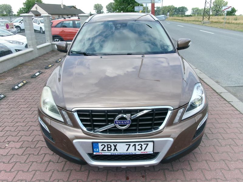 Volvo XC60 (2012) 2,4 D5 SUMMUM 169kW AC NAVI - fotka 5 z 37