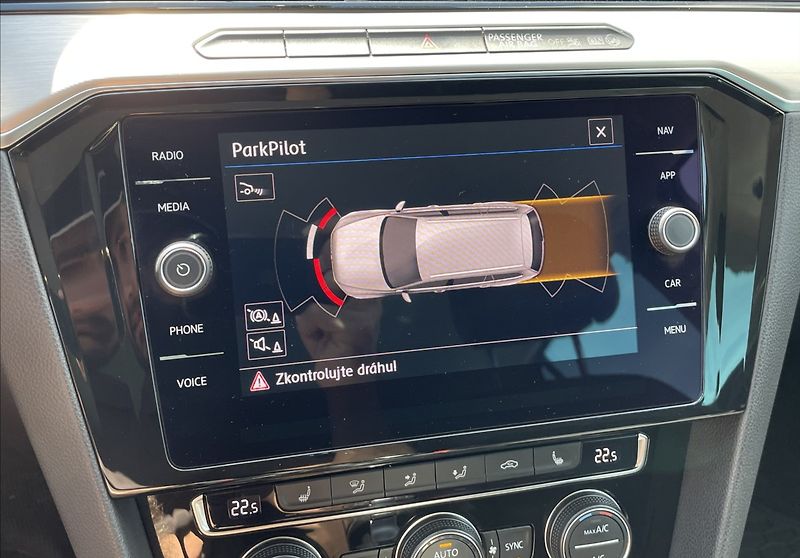 Volkswagen Passat 2,0 TDi,140kW,DSG,ČR - fotka 16 z 25