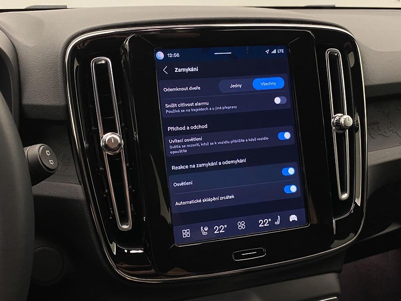 Volvo XC40 PURE ELECTRIC RECHARGE CORE  - fotka 45 z 49