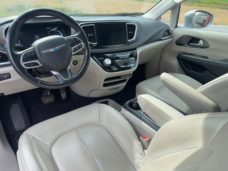 Chrysler Pacifica (2021) 3,6 Hybrid PlugIn Limited 2021 - fotka 14 z 21