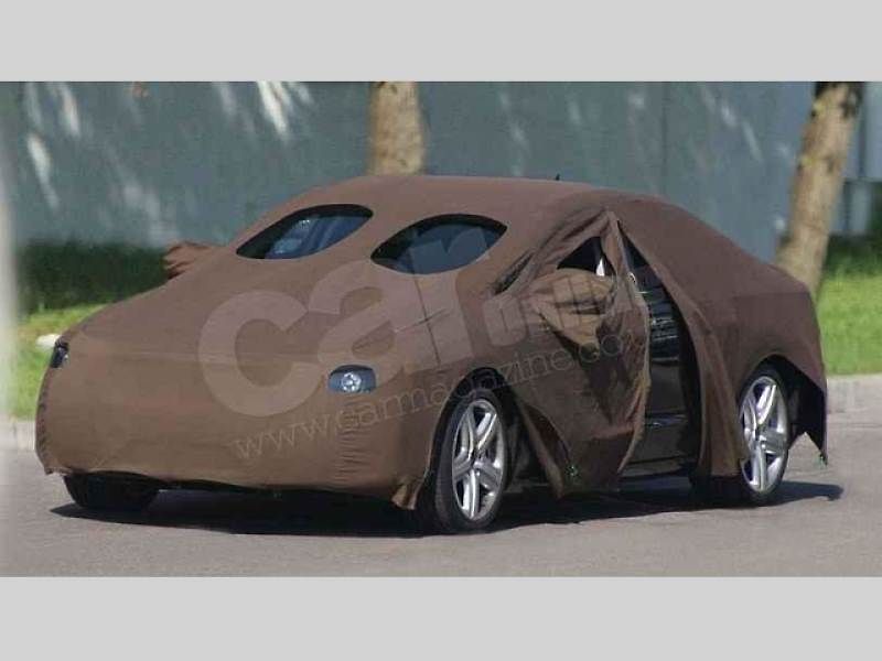 Testovací mula pro SUV Rolls-Royce Cullinan.