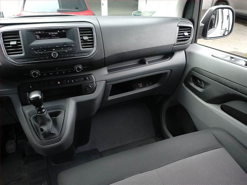 Peugeot Expert (2018) 2.0 BlueHDi, Bus, 9Míst, ČR - fotka 8 z 19