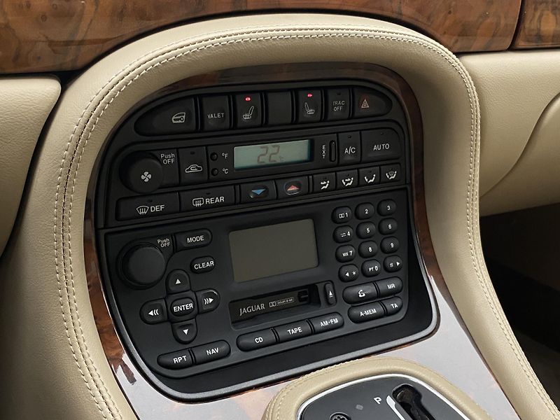 Jaguar XJ V8 4.0 SOVEREIGN AUT - fotka 8 z 31