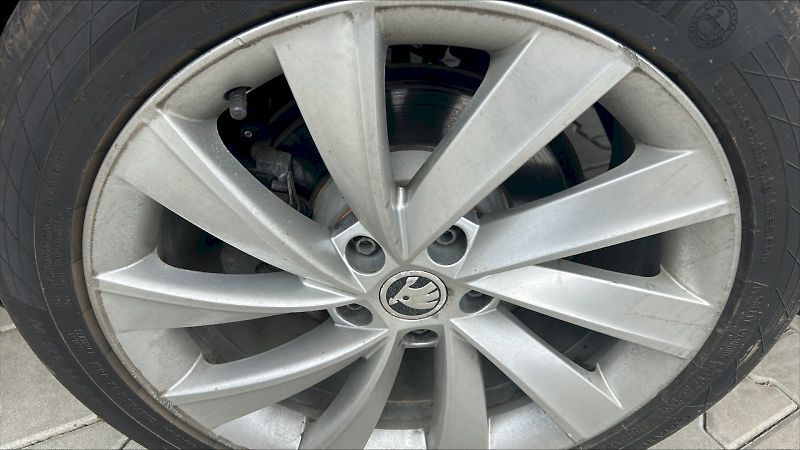 Škoda Superb (2018) 4X4GRT STY TD 140/2.0 A7F - fotka 10 z 30