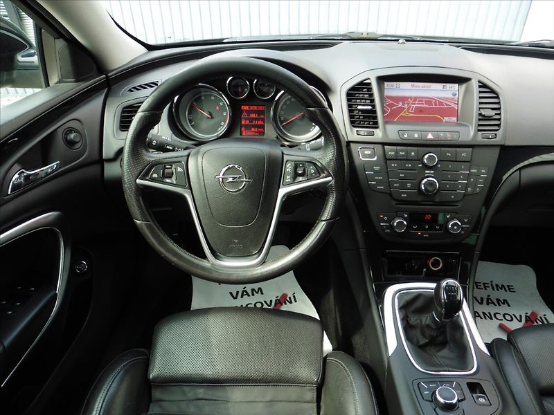 Opel Insignia 2,0   Cosmo Sports Tourer - fotka 8 z 16