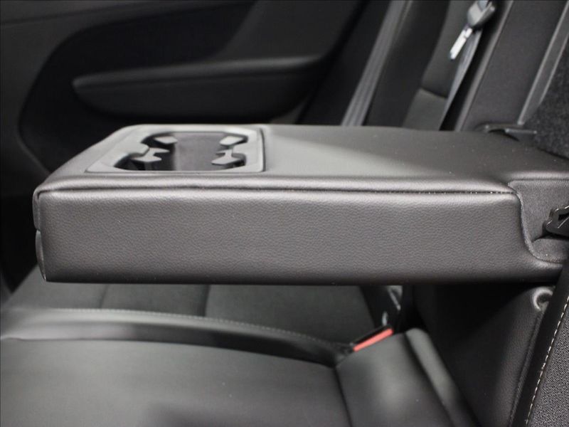 Volvo XC40 2,0 T5 182KW AWD zánovní - fotka 31 z 34