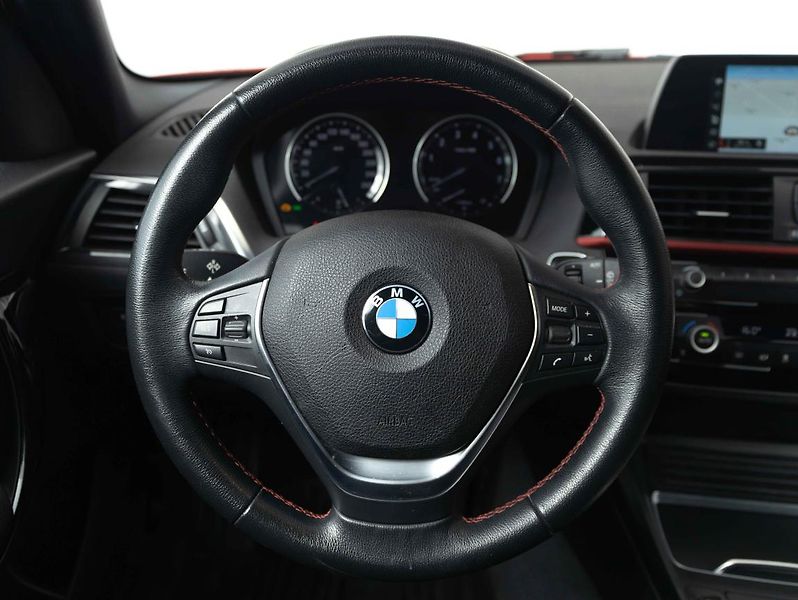 BMW Řada 1 118i - fotka 13 z 22