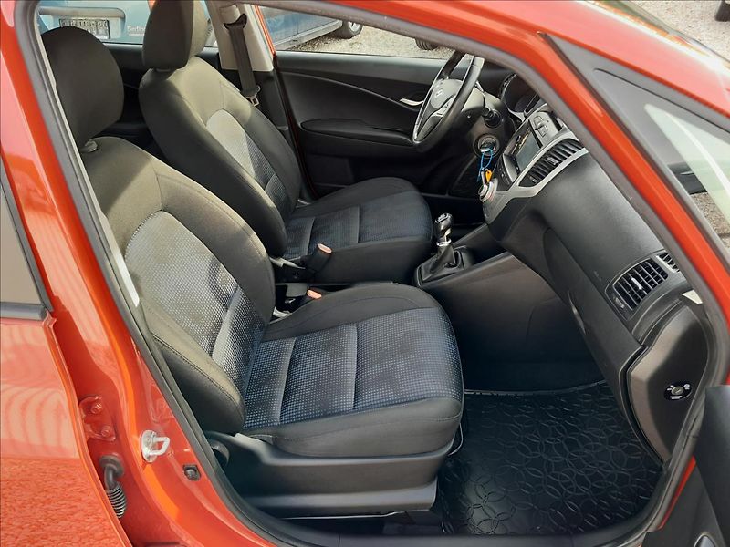 Hyundai ix20 1,6i 91 kW - fotka 28 z 49