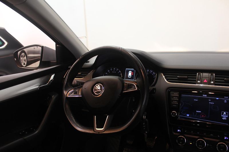 Škoda Octavia (2015) 1.6 TDI Navi Tažné Elegance - fotka 26 z 31