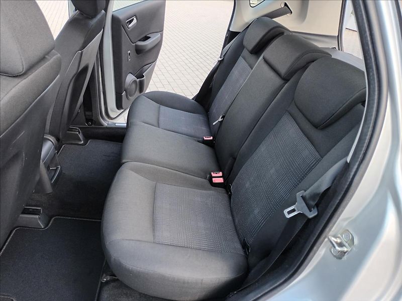 Mercedes-Benz Třídy A 1,5 160i,70kw,KLIMA,AUTOMAT - fotka 17 z 37