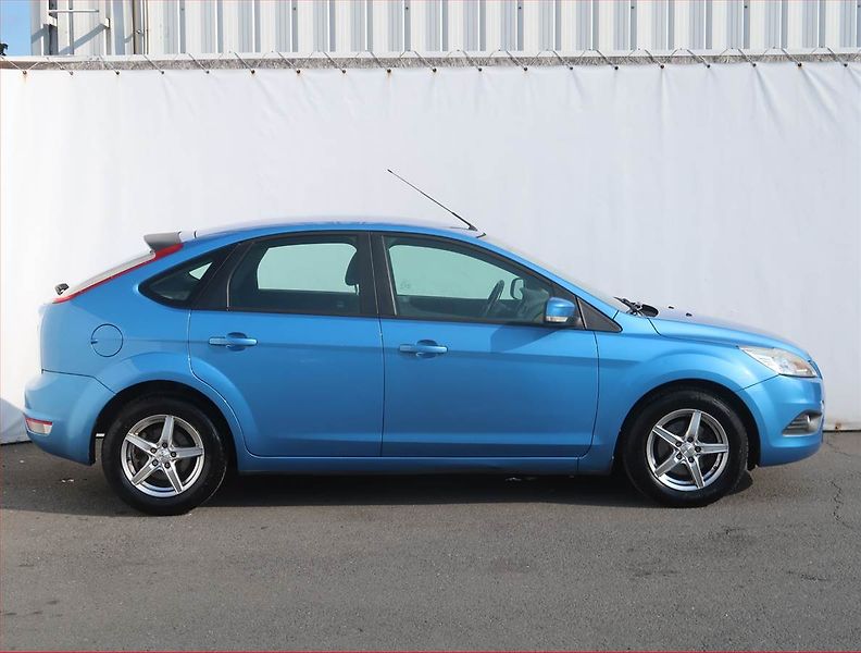 Ford Focus (2011) 1.6 16V, nová STK, jezdí dobře - fotka 6 z 17