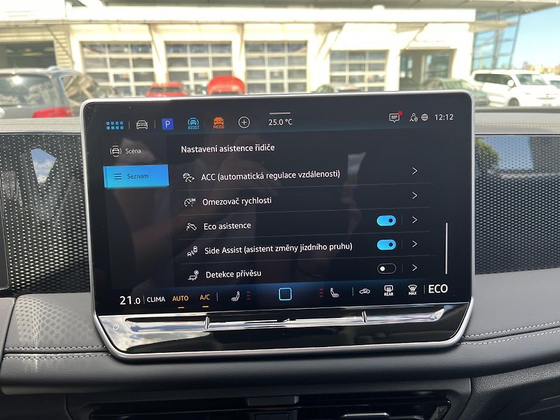 Volkswagen Tiguan People 1,5 TSI 150 kW eHybrid - fotka 19 z 24