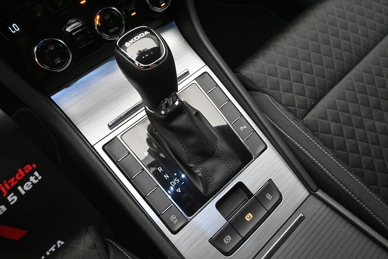 Škoda Superb 2,0 TDI 110kW DSG Clever Záruk - fotka 22 z 30