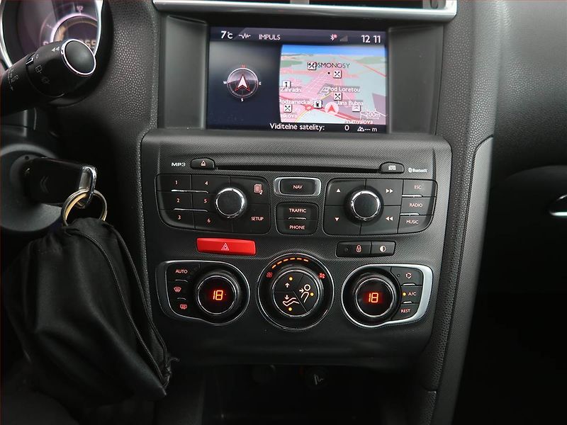 Citroën DS4 (2011) 2.0 BlueHDI, Navi, Xenony - fotka 12 z 21