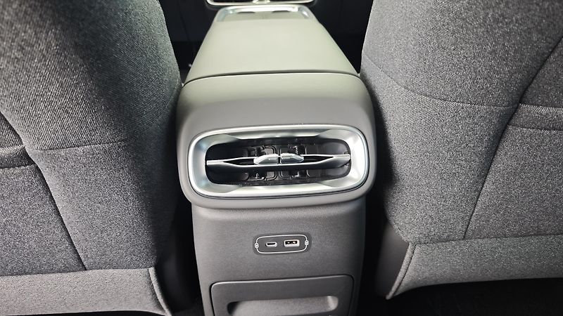 Leapmotor B10 (2026) Life 1.5 EV hybrid - fotka 23 z 44