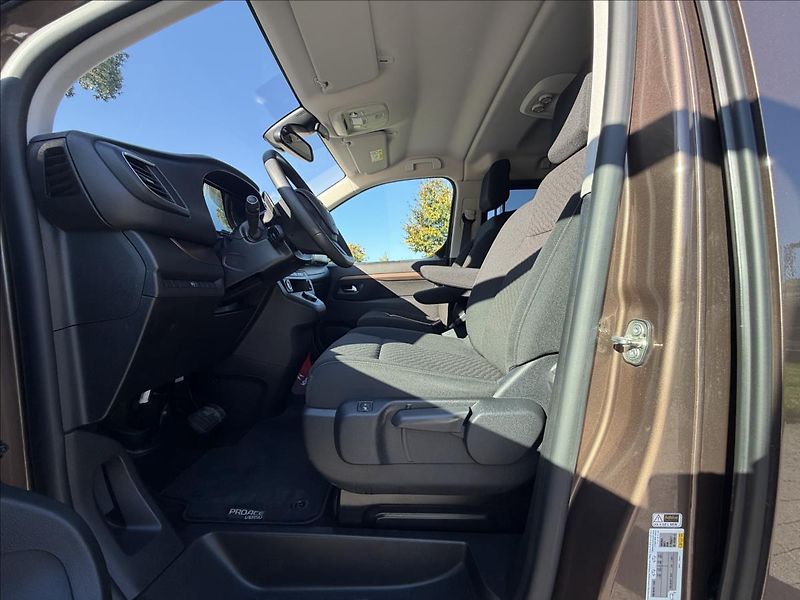 Toyota ProAce Verso 2,0 D-4D 130kW L2 Family AUT C - fotka 13 z 20