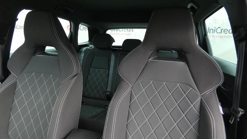 Škoda Karoq 1,5 TSI Sportline DSG - fotka 7 z 25