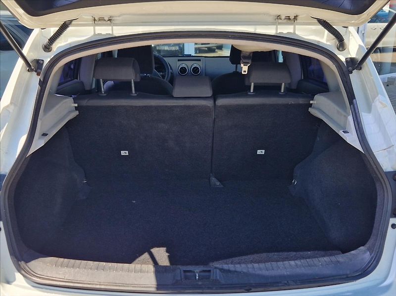 Nissan Qashqai 1,6 DCI  AUTOKLIMA +ZIM.KOLA - fotka 10 z 27