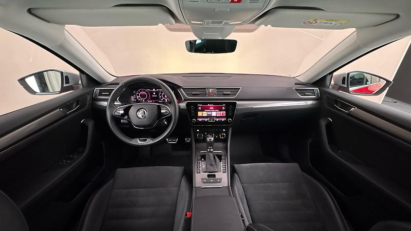 Škoda Superb 2.0 TDI DSG 4x4 Scout Combi - fotka 8 z 35