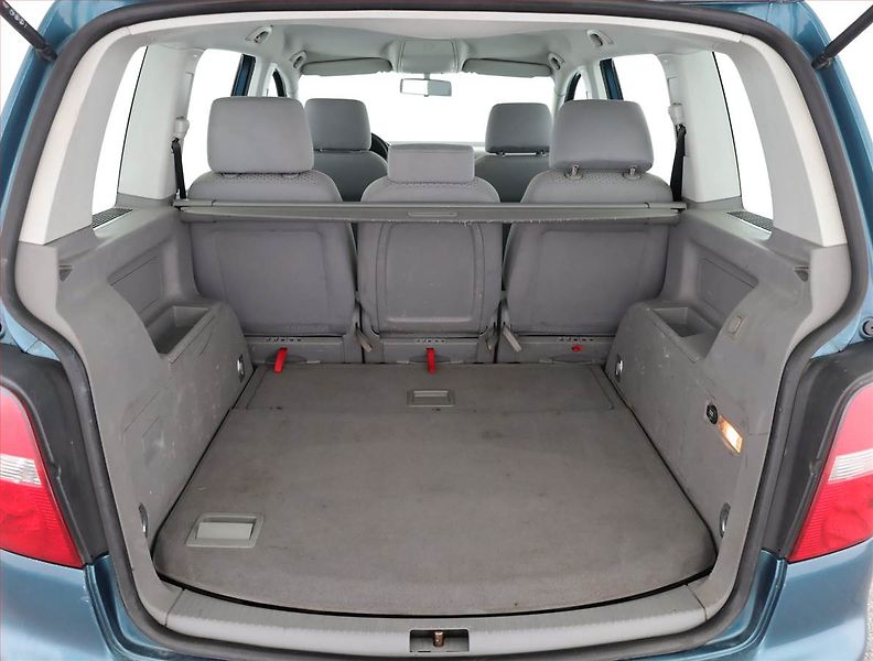 Volkswagen Touran (2003) 1.9 TDI, nová STK, Klima - fotka 13 z 13
