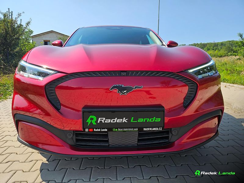 Ford Mustang Mach-E (2021) Mach-E 76 kWh - fotka 7 z 19
