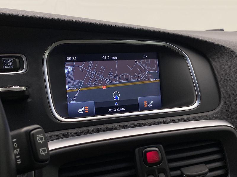Volvo V40 CC D3 MOMENTUM AUT  - fotka 36 z 43