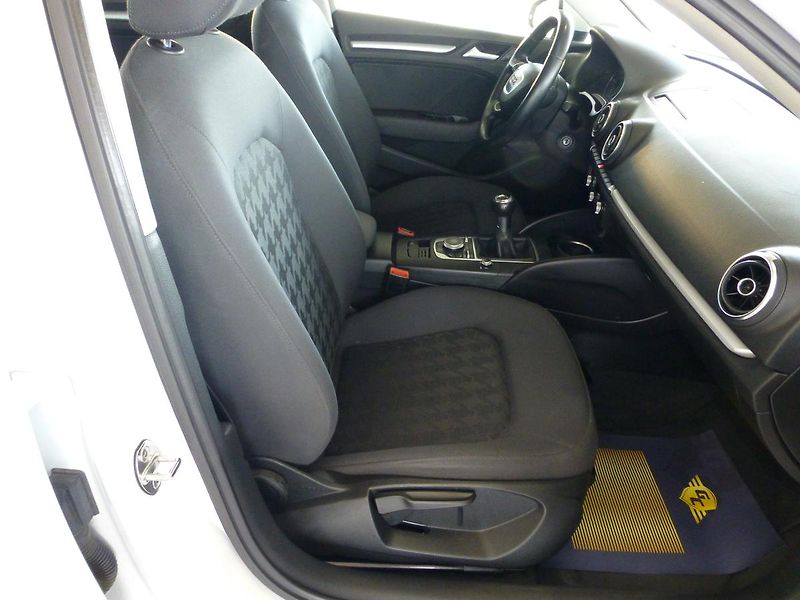 Audi A3 (2013) 2,0TDI-110KW**NAVIGACE**PARK.S - fotka 16 z 24