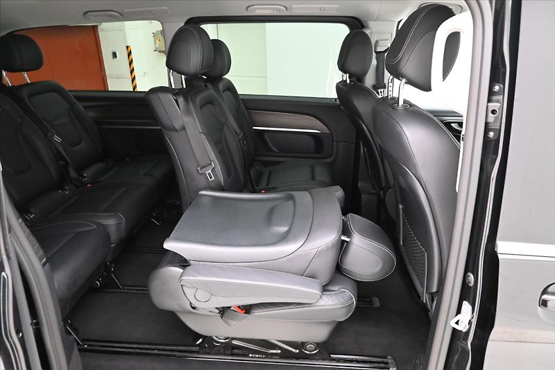 Mercedes-Benz Třídy V 2,0 300D 174kW XL Avantgarde 8 - fotka 30 z 33